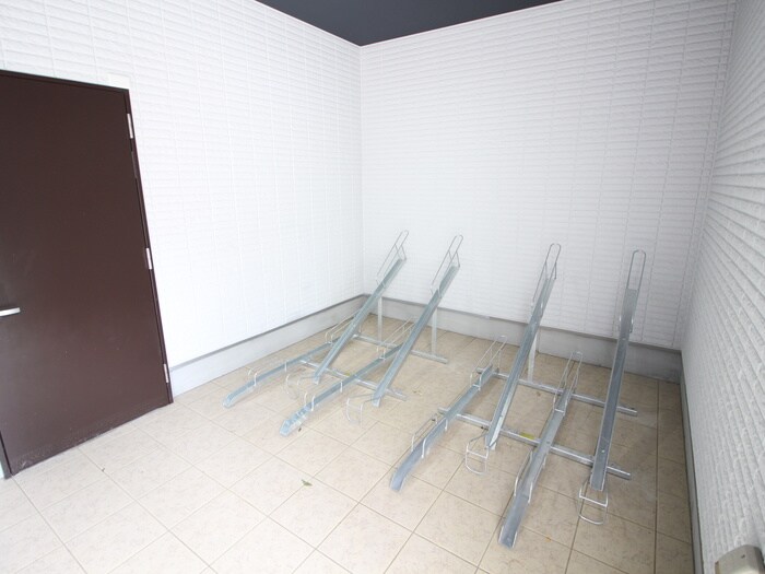 物件外観写真6　(駐輪場)