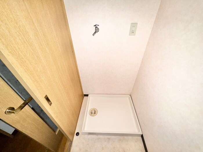 物件内観写真6　(洗濯機置場)