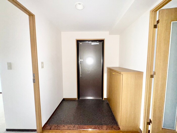 物件内観写真14　(玄関)