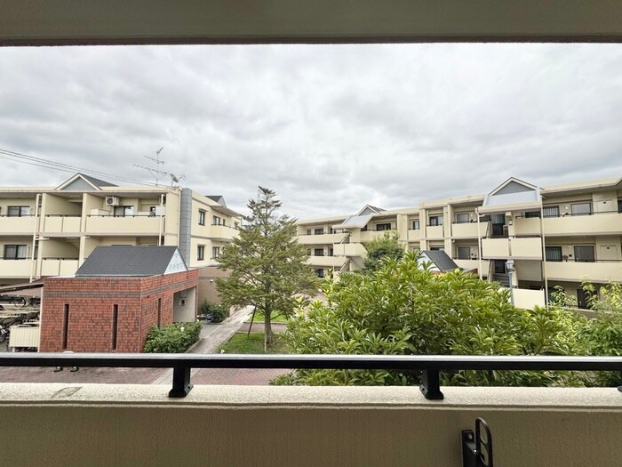 物件内観写真16　(室内からの展望)