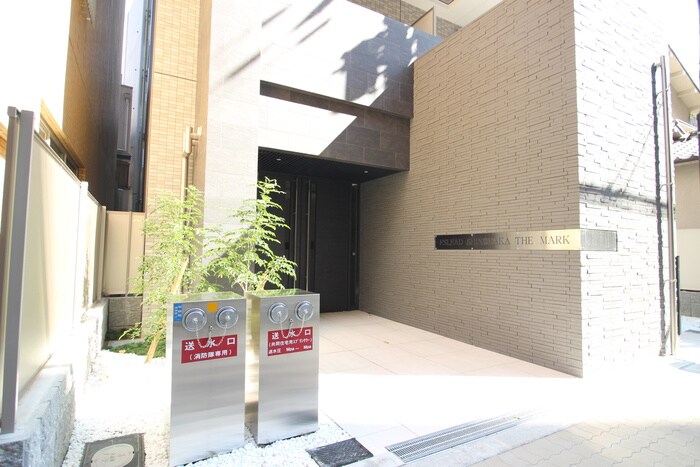 物件外観写真2　(エントランス部分)