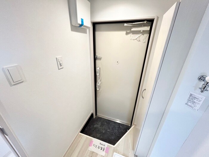 物件内観写真4　(玄関)