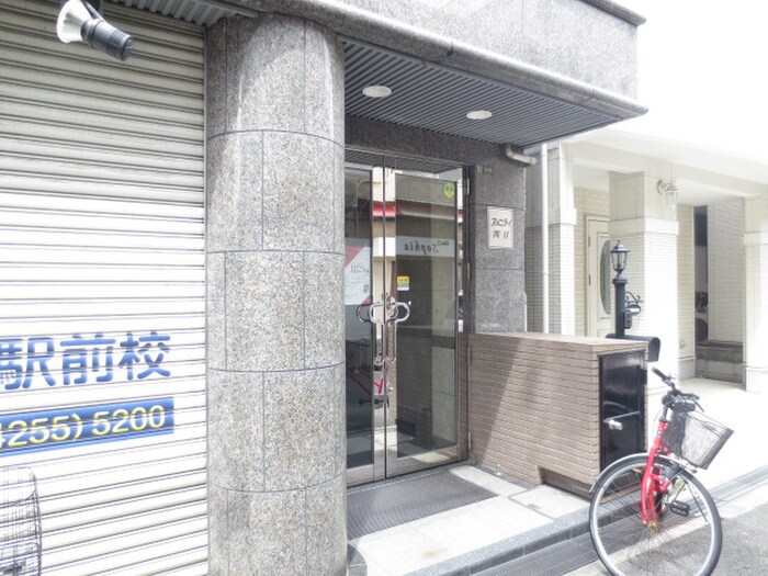 物件外観写真6　(エントランス部分)