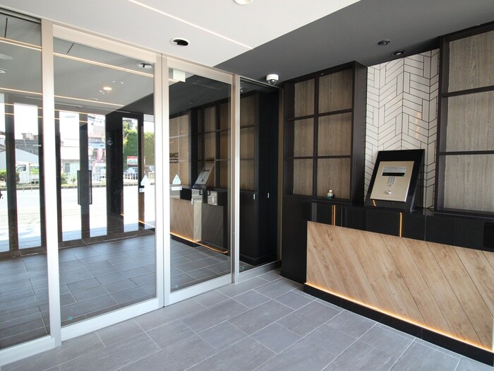 物件外観写真3　(エントランス部分)