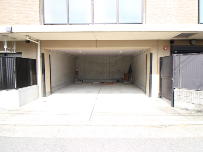 物件外観写真3　(駐車場)