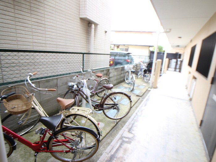 物件外観写真5　(駐輪場)