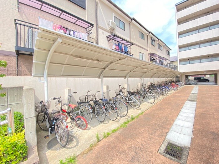 物件外観写真4　(駐輪場)