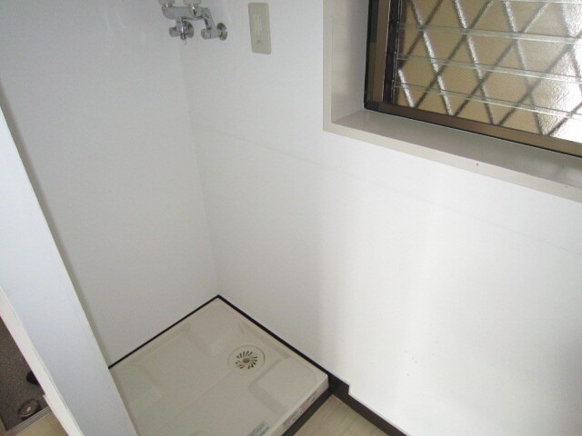 物件内観写真8　(洗濯機置場)