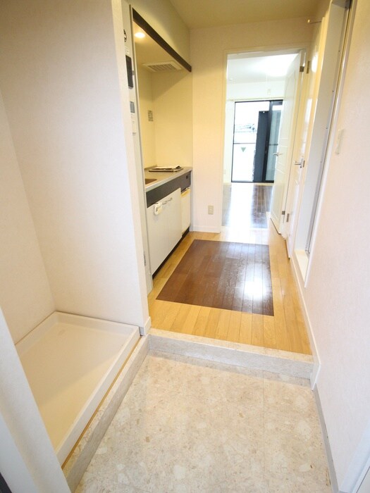 物件内観写真6　(玄関)