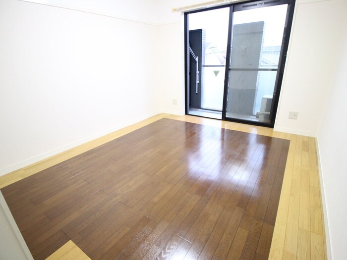 物件内観写真7　(室内からの展望)