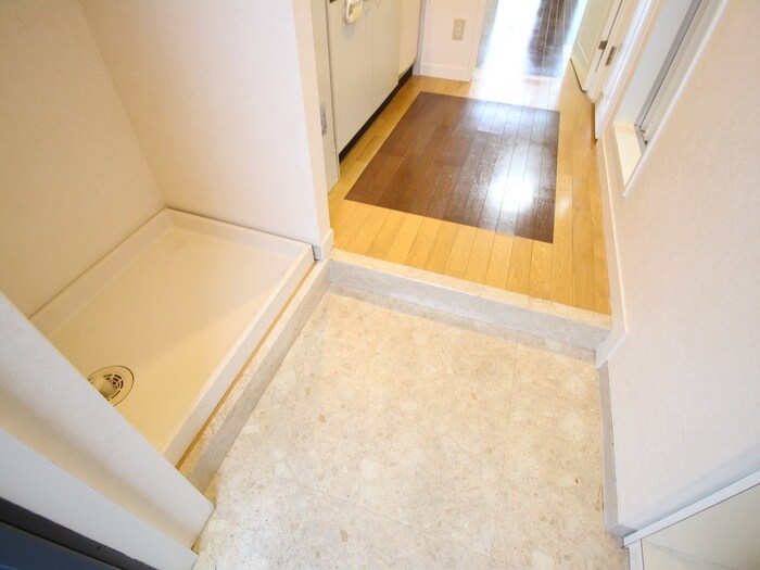 物件内観写真12　(洗濯機置場)