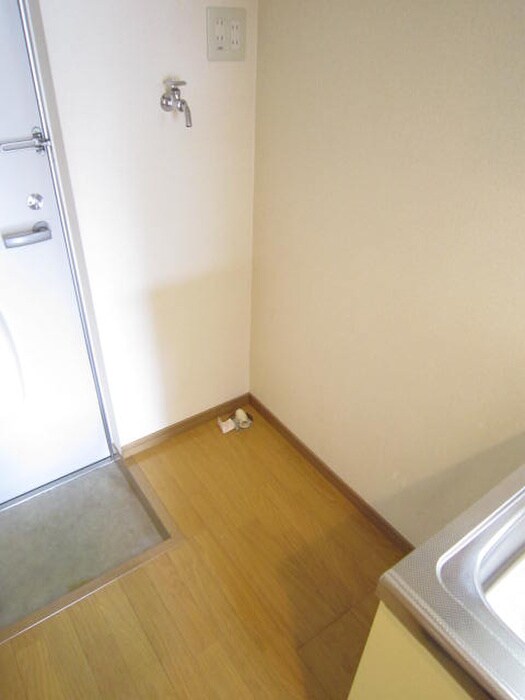 物件内観写真10　(洗濯機置場)