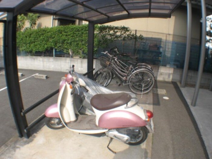 物件外観写真5　(駐輪場)