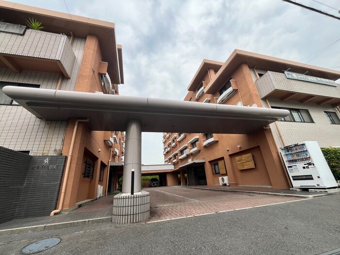 物件外観写真2　(エントランス部分)