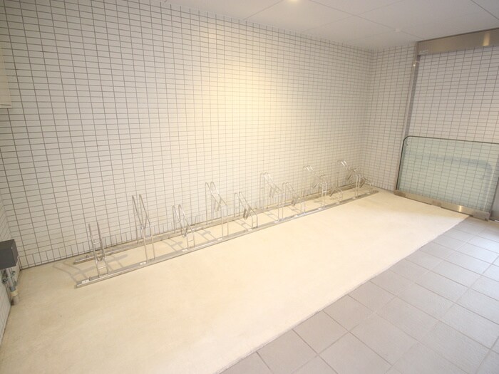 物件外観写真4　(駐輪場)