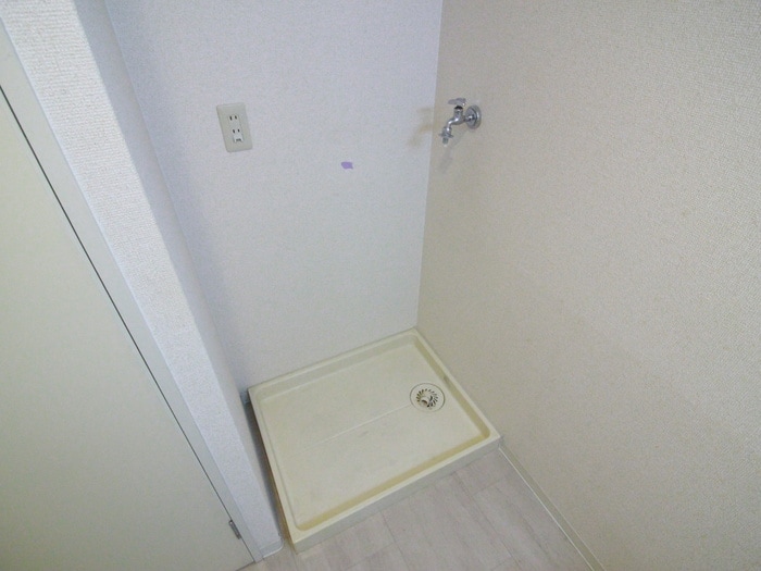 物件内観写真17　(洗濯機置場)