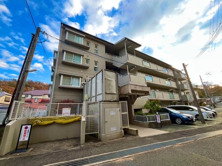 ﾕﾆｰﾌﾞﾙ山の街駅前(101)外観写真