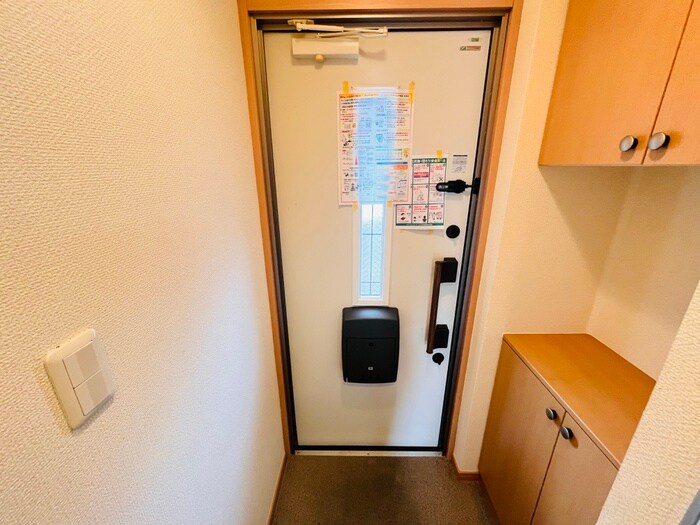 物件内観写真14　(玄関)