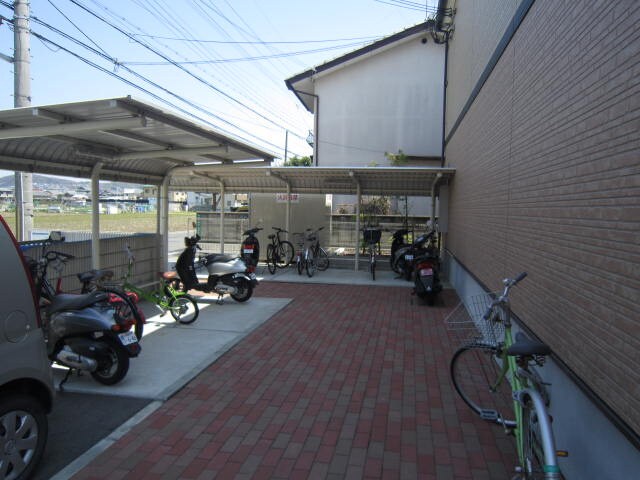 物件外観写真2　(駐輪場)