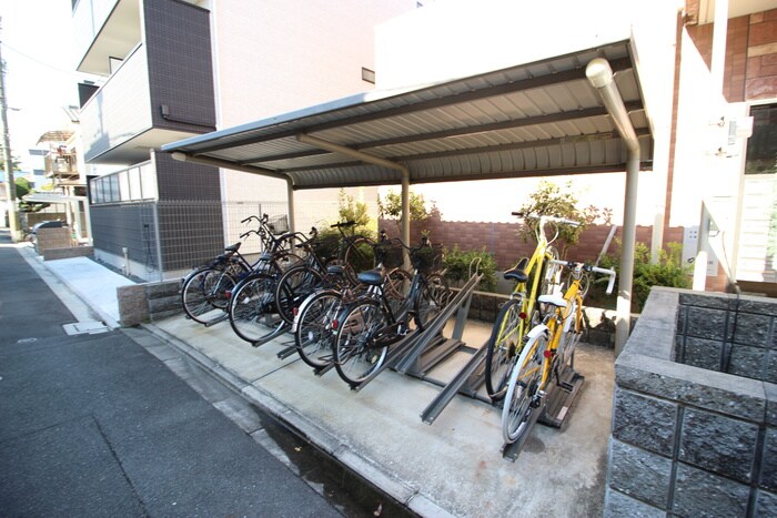 物件外観写真3　(駐輪場)