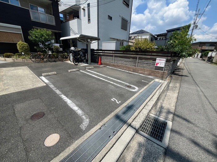 物件外観写真3　(駐車場)