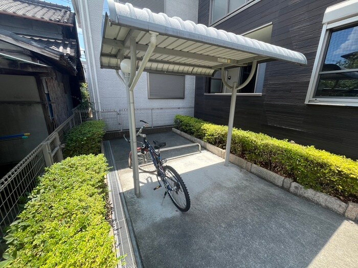 物件外観写真5　(駐輪場)