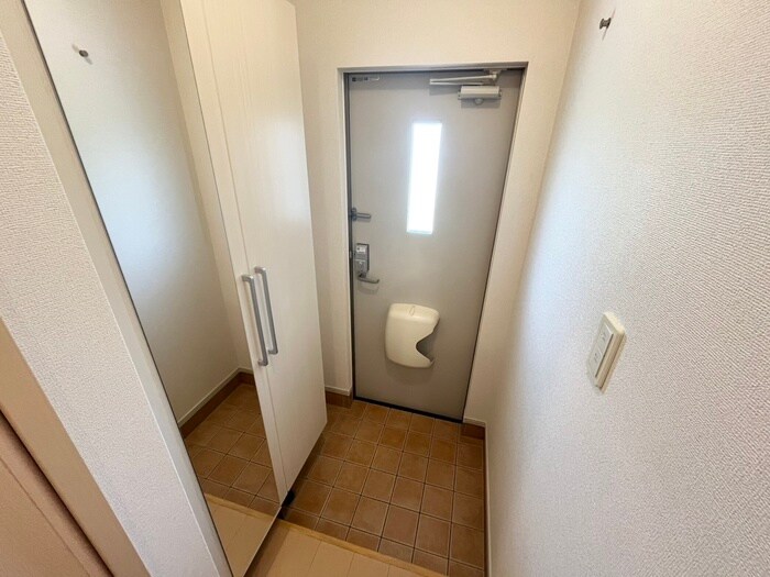 物件内観写真15　(玄関)