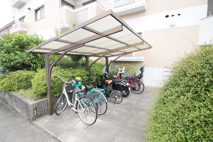 物件外観写真4　(駐輪場)