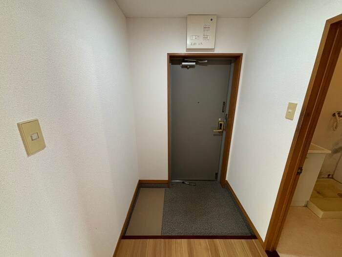 物件内観写真18　(玄関)