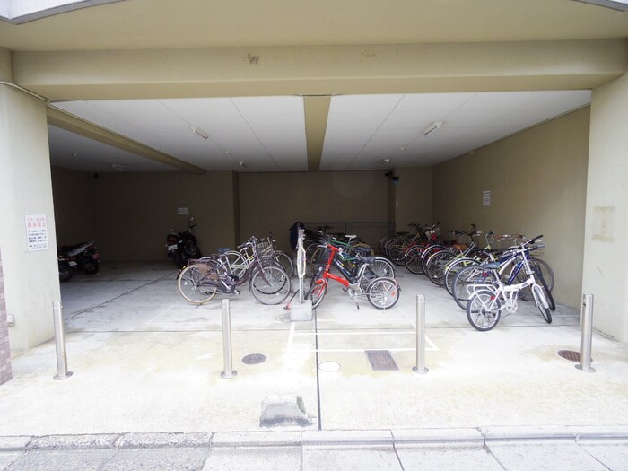 物件外観写真3　(駐輪場)