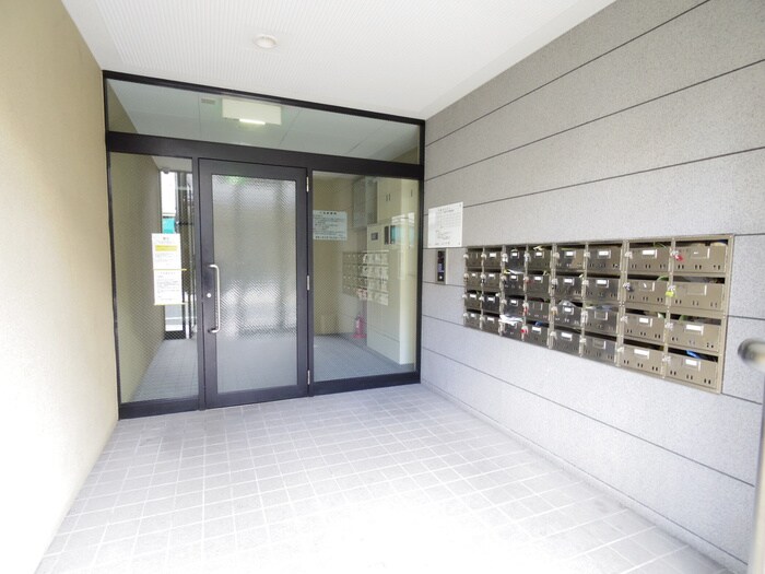 物件外観写真4　(エントランス部分)