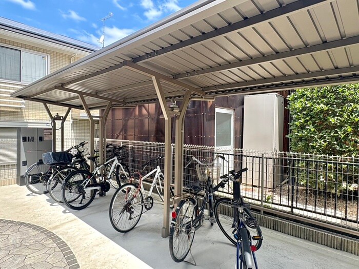 物件外観写真3　(駐輪場)