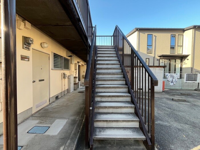 物件外観写真4　(エントランス部分)