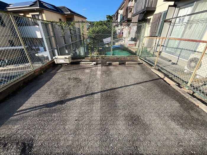 物件外観写真5　(駐車場)