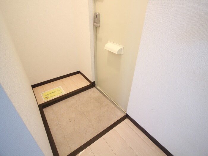 物件内観写真14　(玄関)