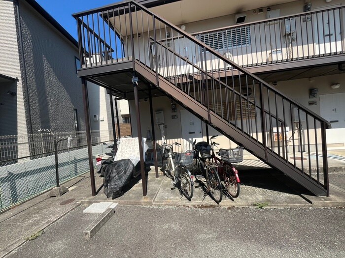 物件外観写真5　(駐輪場)