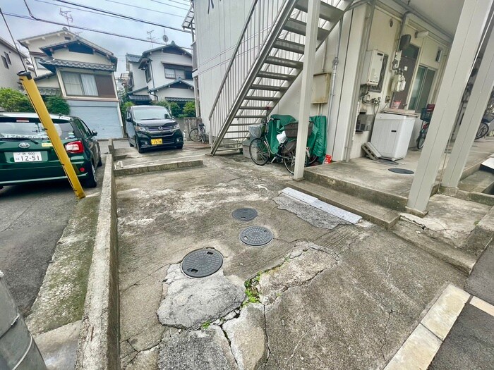 物件外観写真2　(駐車場)