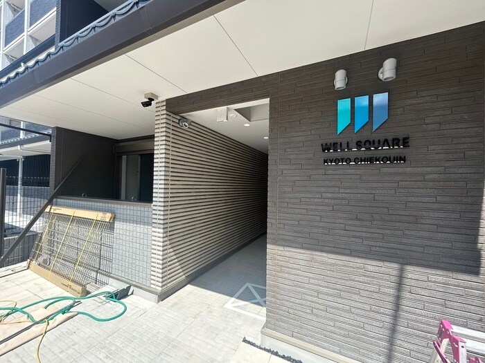 物件外観写真3　(エントランス部分)