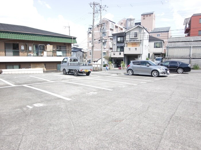 物件外観写真5　(駐車場)