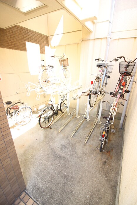 物件外観写真6　(駐輪場)