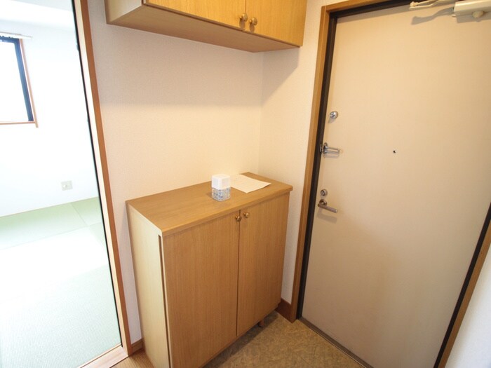 物件内観写真16　(玄関)