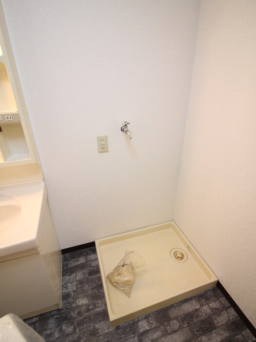 物件内観写真21　(洗濯機置場)