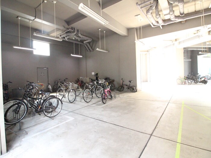 物件外観写真4　(駐輪場)