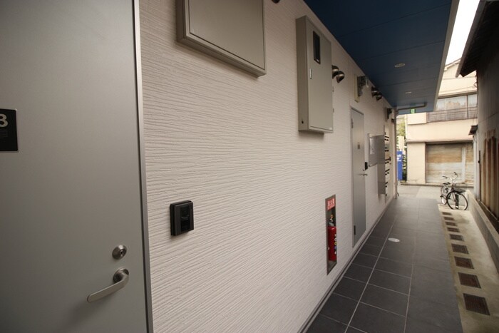 物件外観写真6　(エントランス部分)