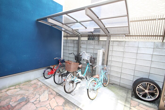物件外観写真4　(駐輪場)