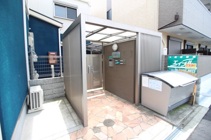 物件外観写真5　(エントランス部分)