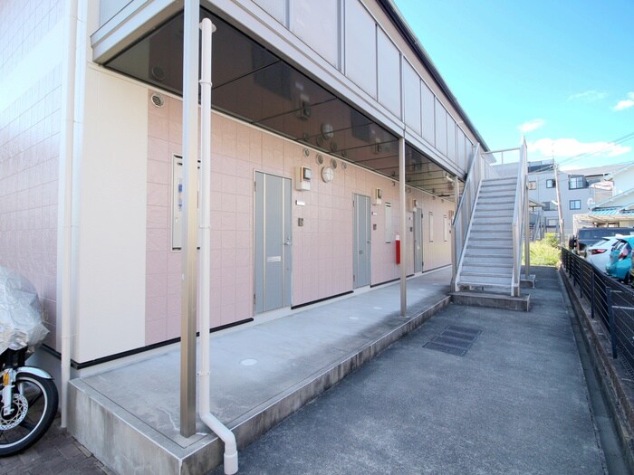 物件外観写真3　(エントランス部分)