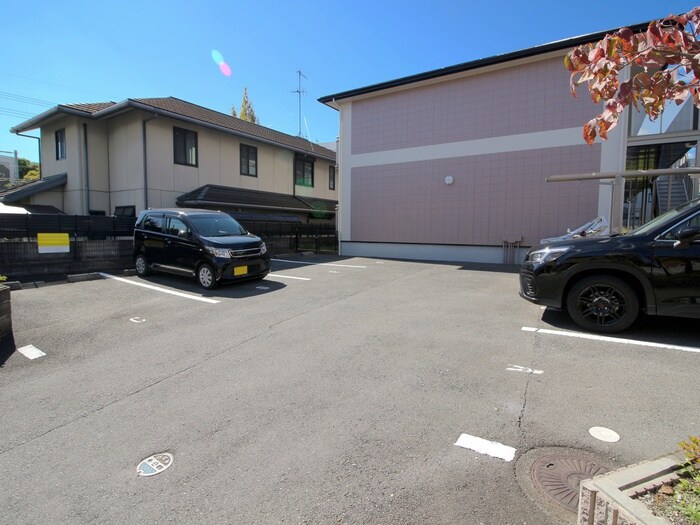 物件外観写真5　(駐車場)