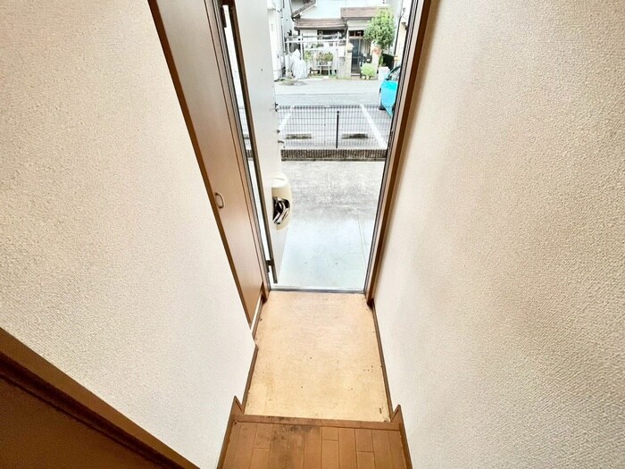 物件内観写真11　(玄関)