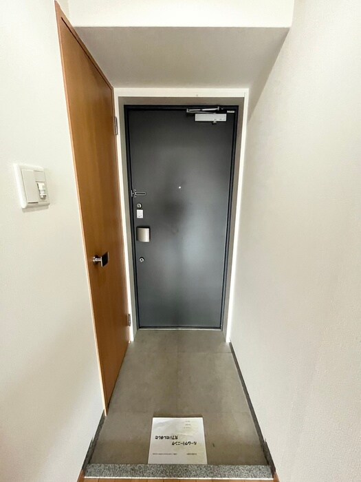 物件内観写真7　(玄関)